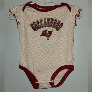 NFL tampa bay buccaneers  onesie football pirate flag 12 months